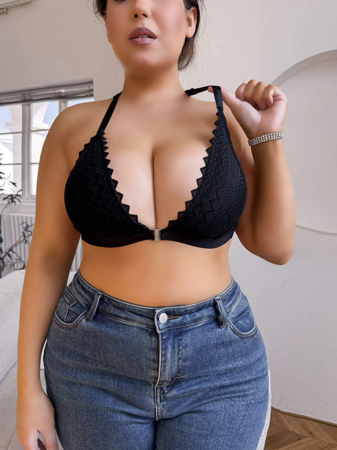 Lace Halter Strap Front-Clasp Wireless Bra for Plus Sizes – Sexy Backless Design