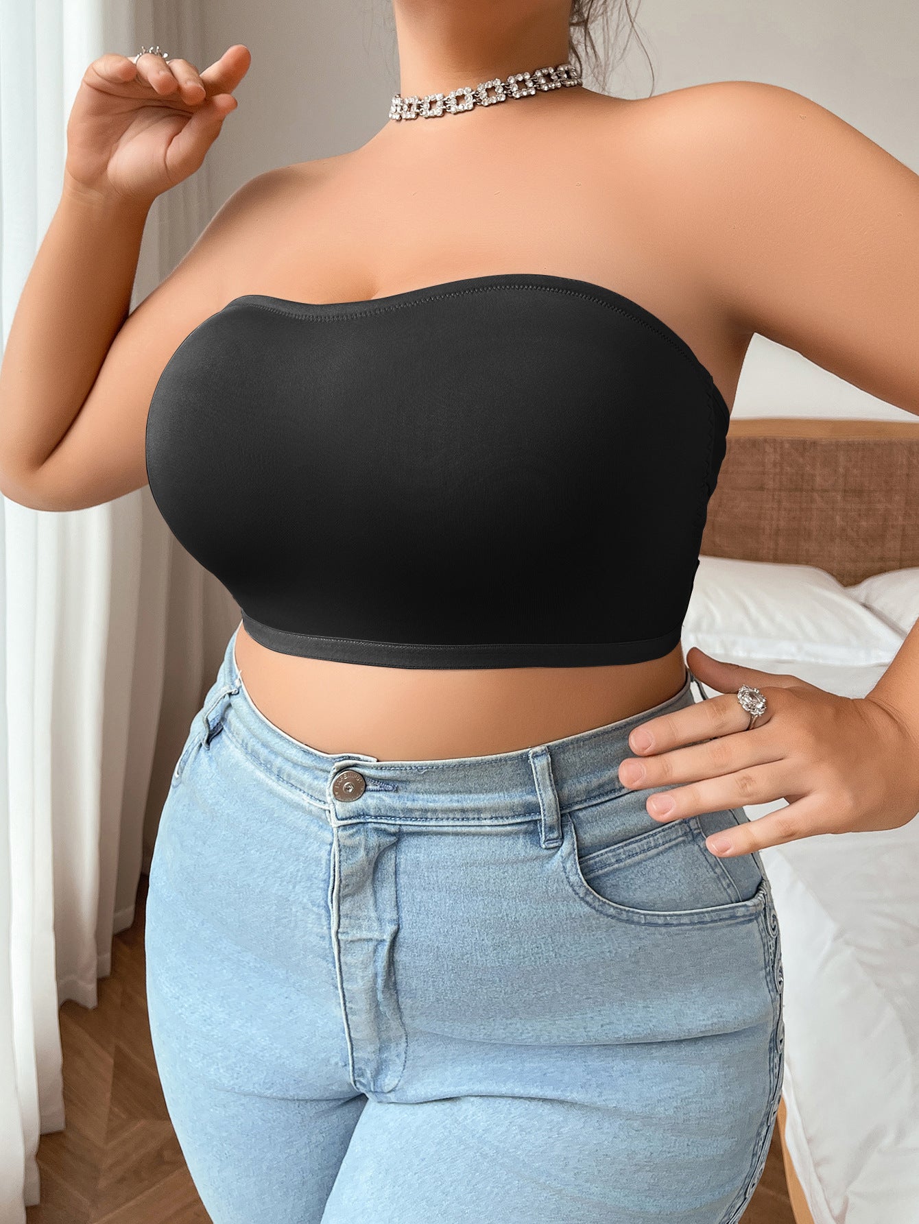 Sexy Strapless Non-Slip Gathered Back Wire-Free Bra Black