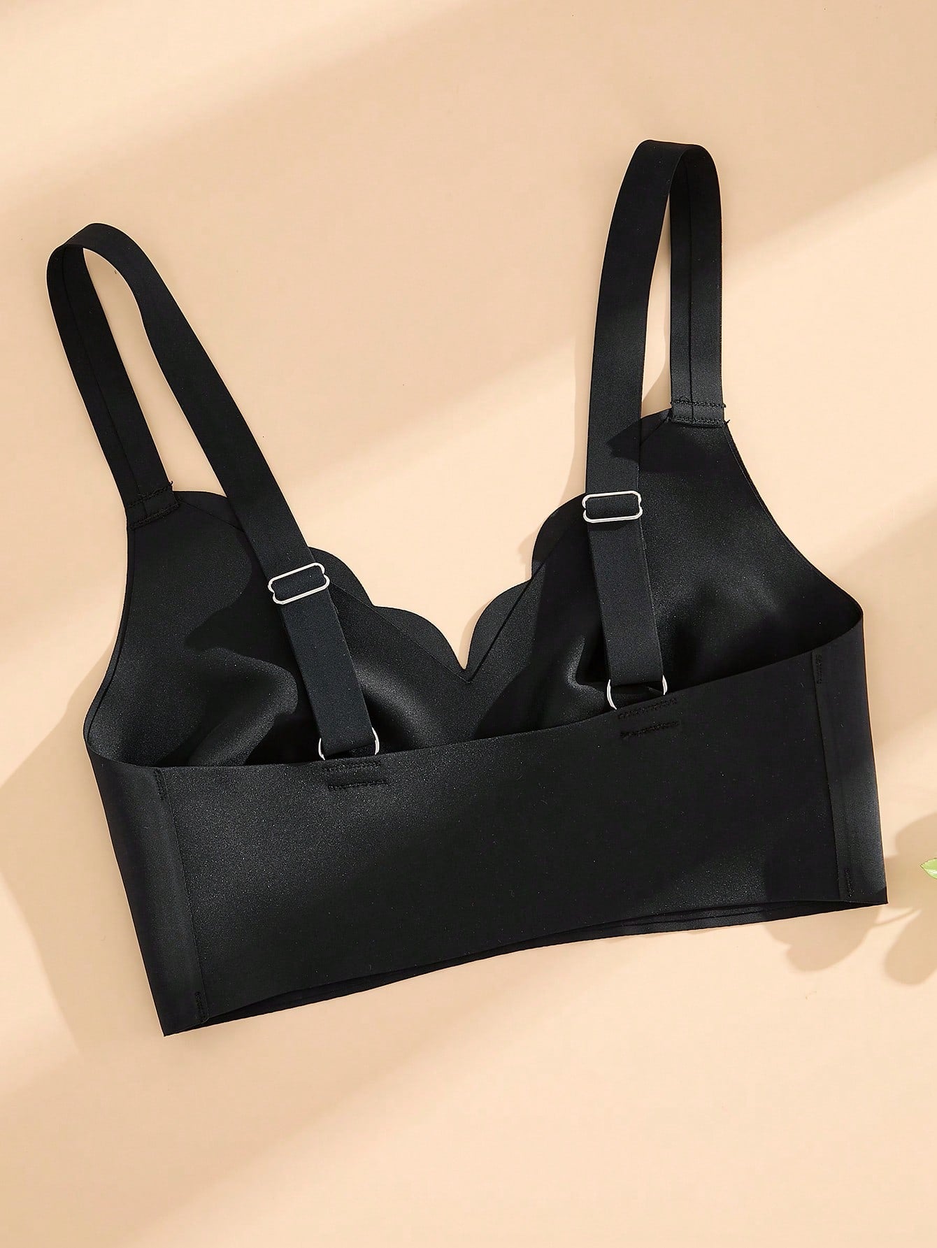 Seamless Minimalist Wavy Edge Solid Color Push-Up Bra Black