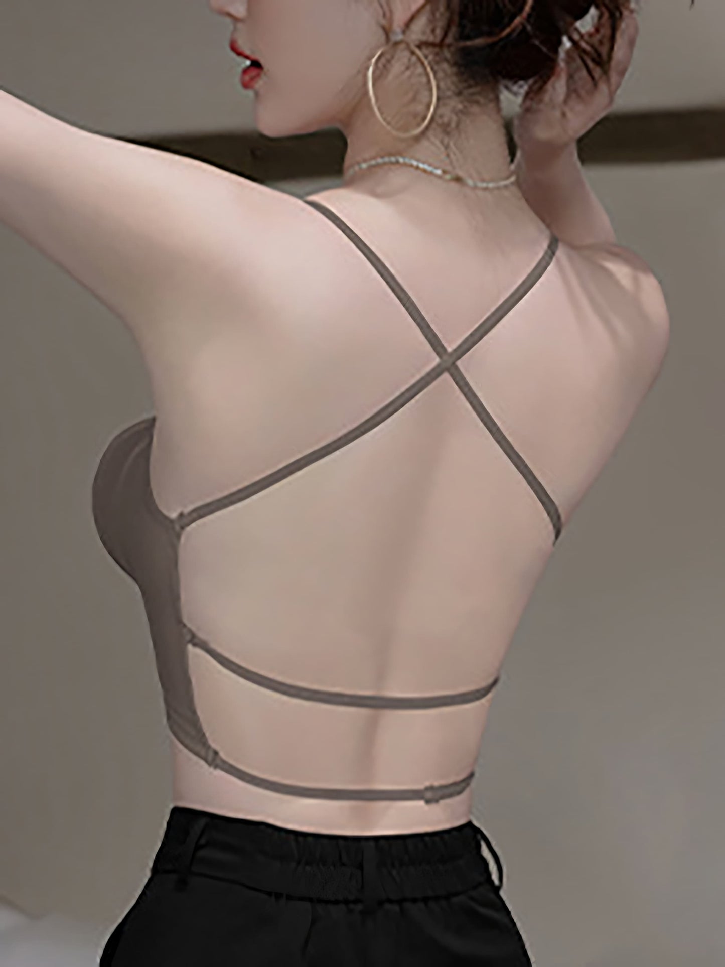 Fashionable Sexy Low-Cut Open-Back Sports Bra with Backless Push-Up Design Peru