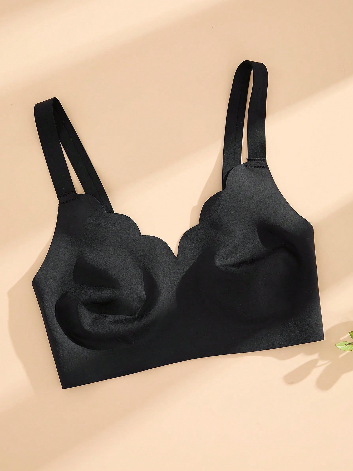 Seamless Minimalist Wavy Edge Solid Color Push-Up Bra Black